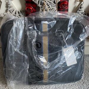 AUTHENTIC Ted Baker London 100 % Leather Messenger Crossbody Computer Briefcase